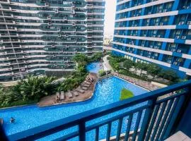 Cozy Peacock hideaway Stylish Makati Condo 300 Mbps Gym Swim Park