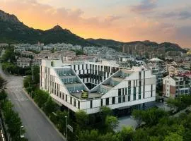 Flow and Co. Qingdao, Autograph Collection