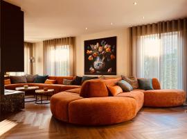 Vakantievilla 't Boshuys, hotel with hot tubs in Lommel