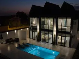 Hollywood Villa
