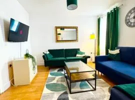 Sleek City-Center Apartment