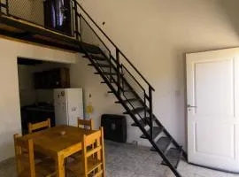 Duplex con patio y cochera, con aire acondicionado y vajilla completa en el centro de Choele Choel