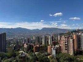 Gran loft cerca al tesoro y al lleras 121
