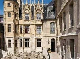 Hôtel de Bourgtheroulde, Autograph Collection