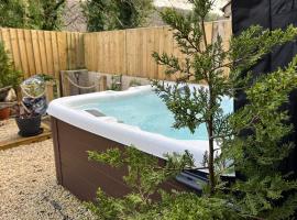 Hot tub Retreat In The Valley's Of South Wales, khách sạn có bồn tắm nóng ở Abertillery
