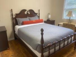 Big parking quiet 2-bedroom in West Raleigh 5210, villa in Raleigh