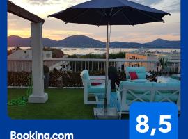 Saint Tropez Sea View Penthouse, hotel in Saint-Tropez