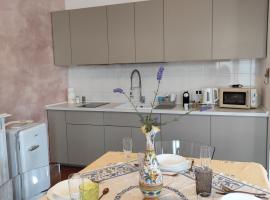 La casa di Giada, appartamento a piano terra in villetta con aria condizionata, wi-fi e parcheggio gratuito, Hotel in Poggi