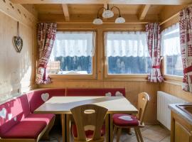 Dolomites with Love, hotel in Mazzin