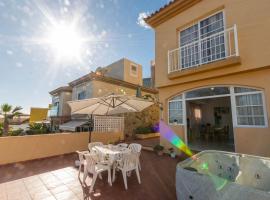 Casa Acoran with Jacuzzi, Hotel in Arguineguín