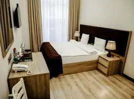Deluxe Art Hotel