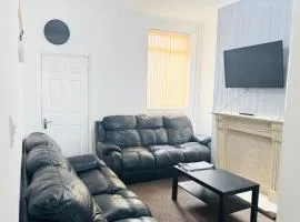 Weekend escape- 4 Bedroom House in Stoke-on-Trent