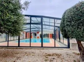 Maison cosy au bord du canal, piscine et parking