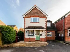 Chichester retreat house with free parking