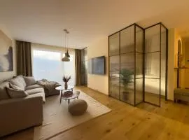 Cozy Elegant Stay with Mountain Views & Parking