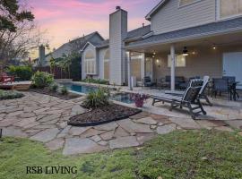 Gorgeous 6BR 3 5 Bth Home with Pool and Game Room, ξενοδοχείο σε Deer Park
