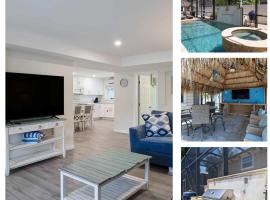 Gorgeous home with heated pool and spa steps to beach, hotel v destinaci Fort Myers Beach