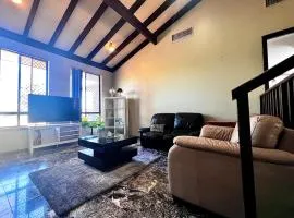 Affordable long Term Stay Queen Size Bedroom Near City University Fremantle