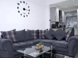 Newly refurbished 2 bed !