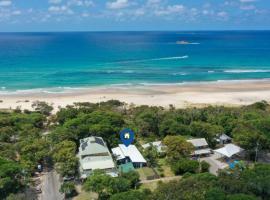 Driftwood on Home Beach - Absolute Beachfront, hotel in Point Lookout
