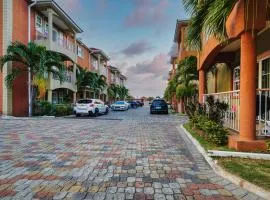 Townhouse Near AC Hotel - Pool - Kingston