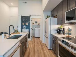 Golf & Sun Stay Rooftop Deck, Heated Pool Nearby