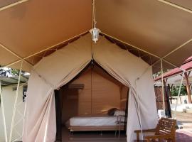 Private Glamping, Hotel in Glagah