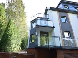 Holiday apartment with sauna, khách sạn ở Stężyca