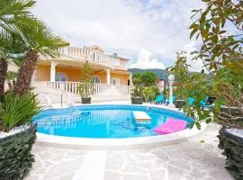 Luxury Six-Bedroom Villa with Heated Pool&Sauna