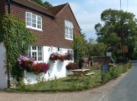 Two Sawyers, hotel with parking in Pett