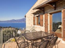 Villa Lucia Coi-Quiet and lake view, hotel em Torri del Benaco