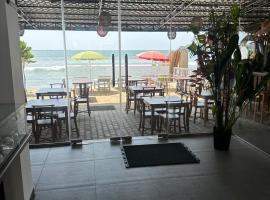 KINGS BAY Beach Resort, ξενοδοχείο σε Galle