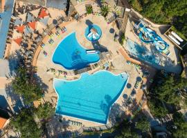 ZEcamping 5 club enfant parc aquatique bat et restaurant, Hotel in Argelès-sur-Mer