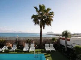 'Casa Ola' Relax in style by the sea