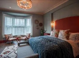 Luxury Seaside 5 Bed - 10 Mins Walk to Beaches