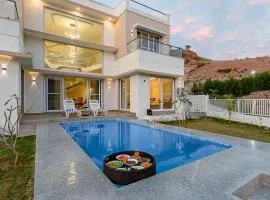 ELIVAAS Shourya Sereno - Luxe 4 BHK Villa With Pvt Pool & Garden
