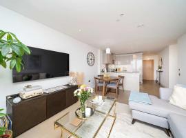 Private Room in Shared Flat with Stunning Views, hotel in Barking