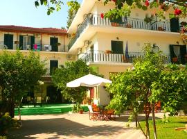 Des Roses Hotel, hotel with parking in Platanias