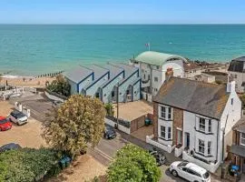 Lovely Seaside Villa & Gardens 40 Metres to Beach