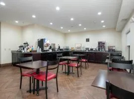 Econo Lodge Inn & Suites