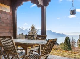 Kalnu kotedža Chalet familial avec vue sur les Alpes et le lac, sur les hauts de Montreux &agrave; Caux pilsētā Caux
