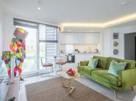 Superb Central Apt River Views & Parking