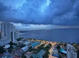 Malate Bayview Mansion City View and Seaview Room
