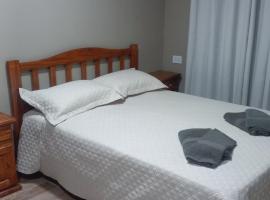 Alojamiento Pytu'u Pora, hotel in Colonia Carlos Pellegrini