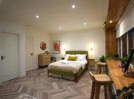 CITYeSCAPE - Studio 2 1 Bath Sofa bed NQ