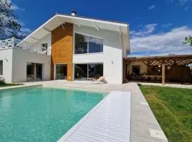 VILLA HELIOSEA, piscine chauffée, jacuzzi, climatisation