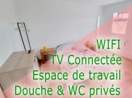 Studio - Le petit Château Avesnois - TV - WIFI - Sdb Privée - Cuisine Partagée