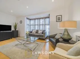 Downtown Living by Lawsons with free parking