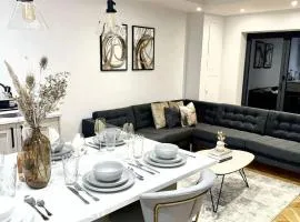 Prime Location 4-Bed Home in Croydon with Parking
