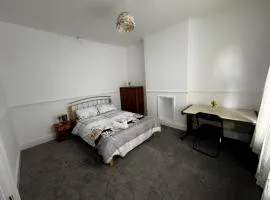 Double-Bedroom in the Heart of Salford Manchester GCSW6 Perfect for Short Stays